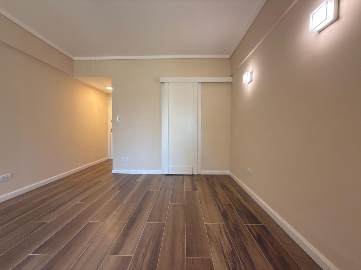 Departamento 1 ambiente con balcon a la calle