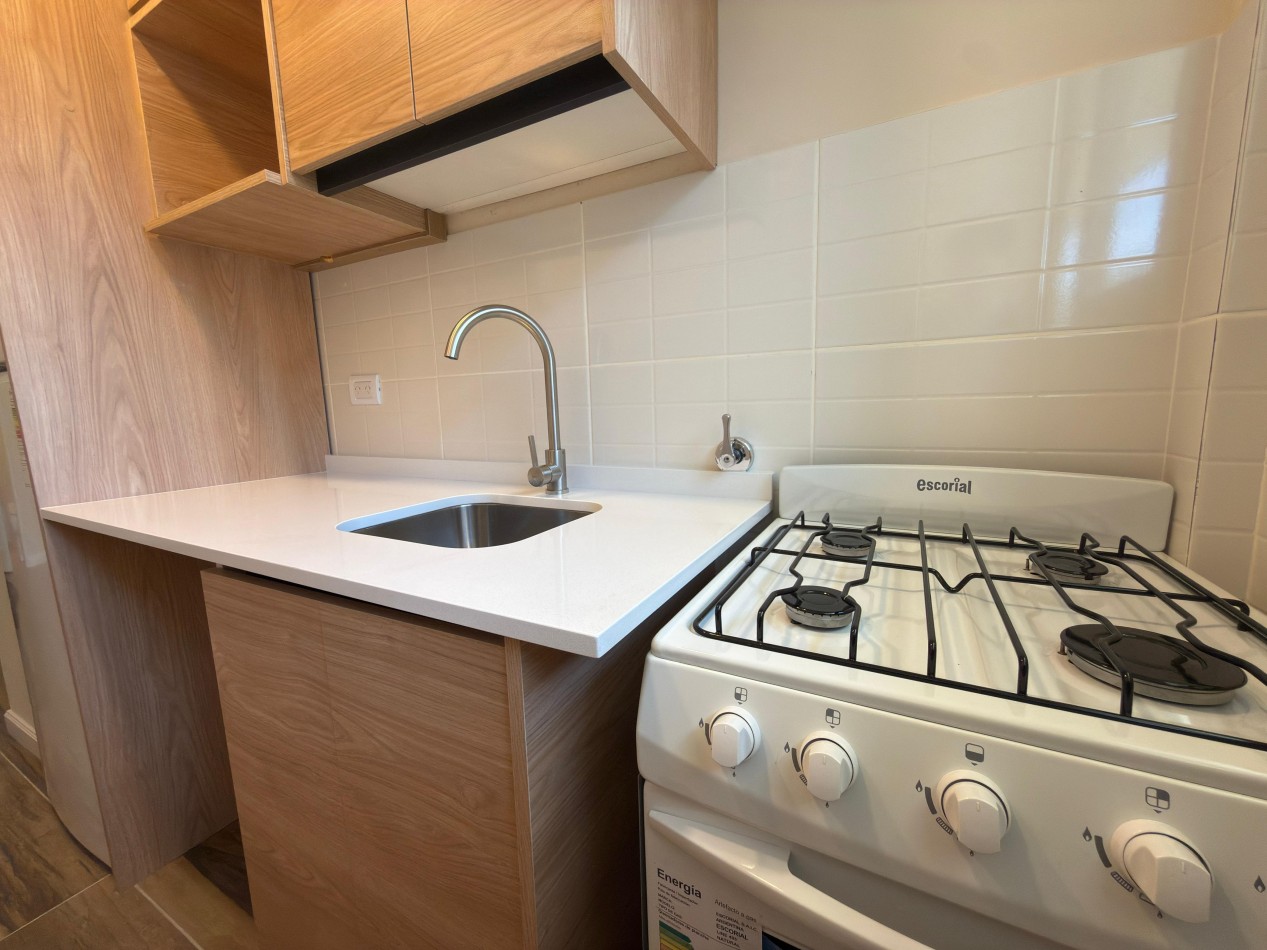 Departamento 1 ambiente con balcon a la calle