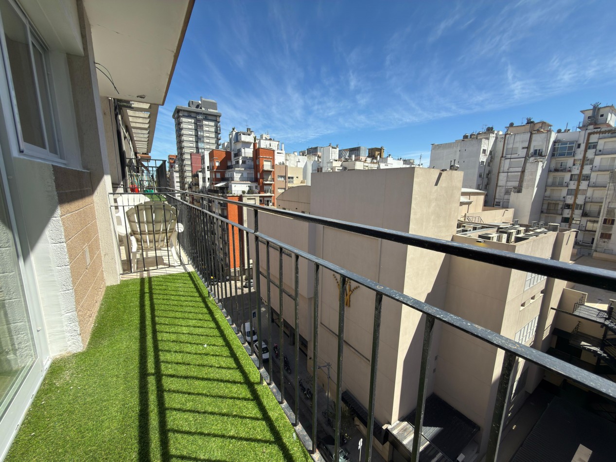 Departamento 1 ambiente con balcon a la calle