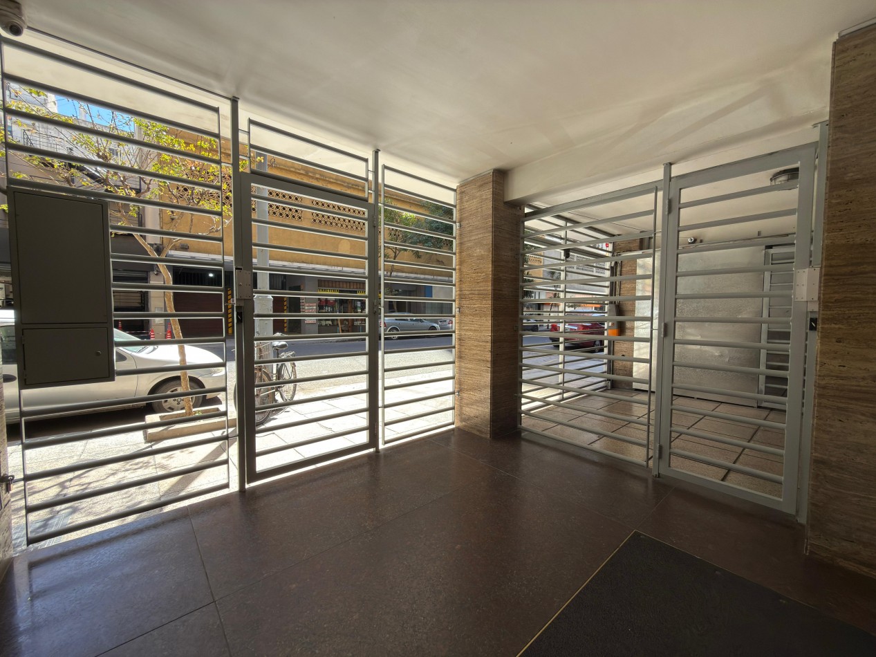 Departamento 1 ambiente con balcon a la calle