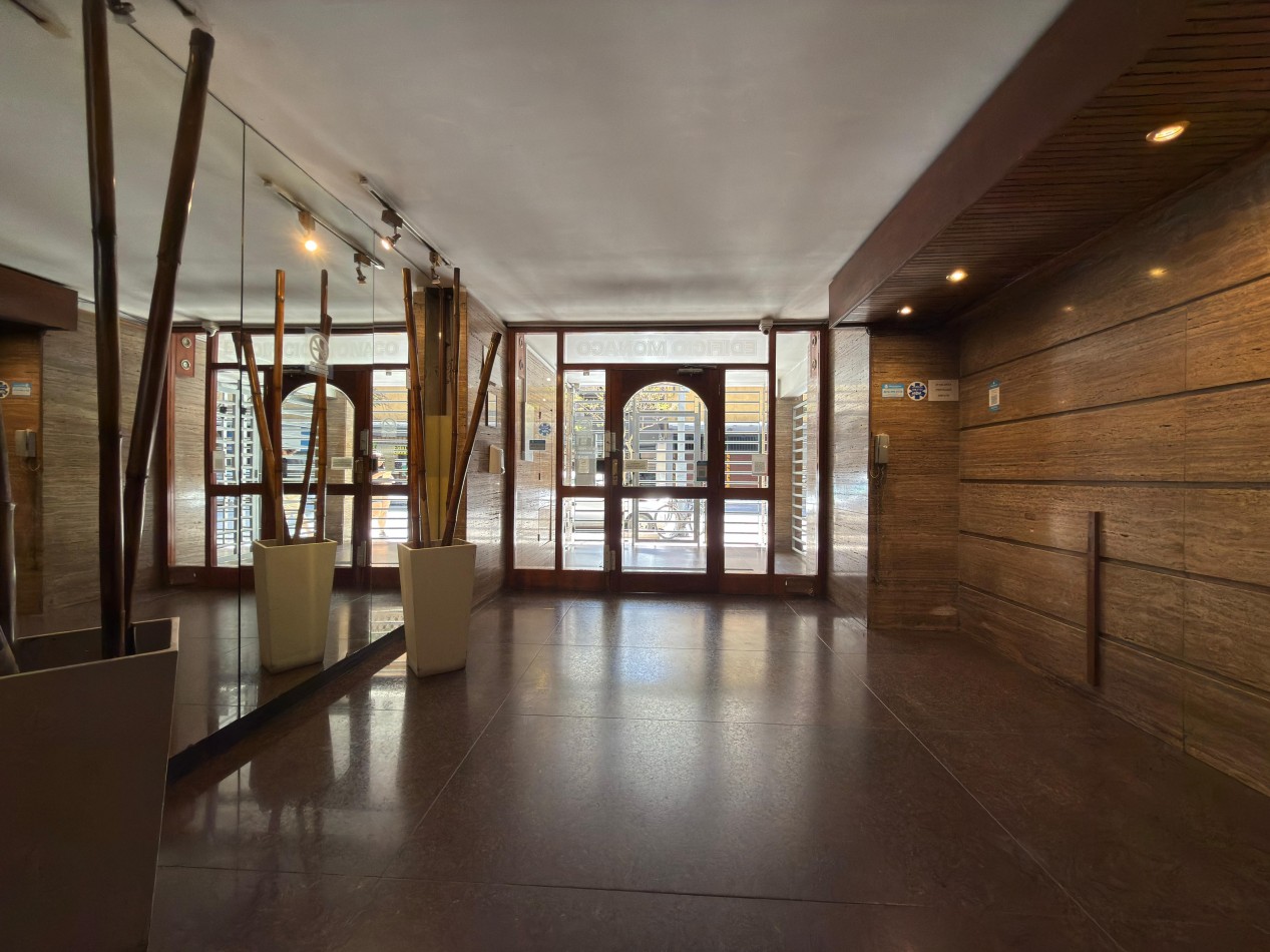 Departamento 1 ambiente con balcon a la calle