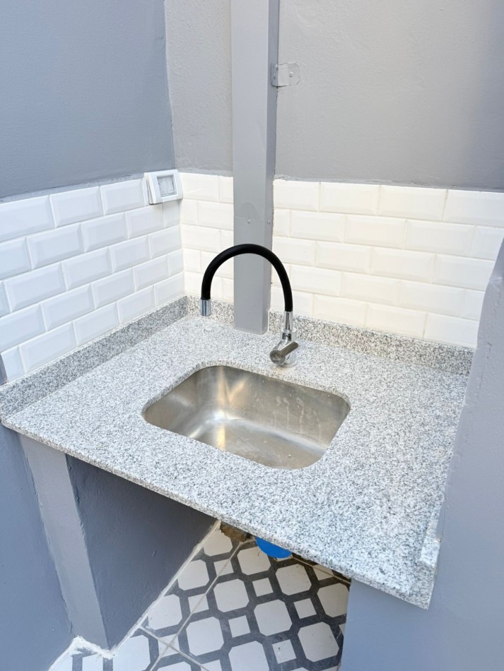 PH 3 ambientes con dependencia de servicio y patio en zona Chauvin