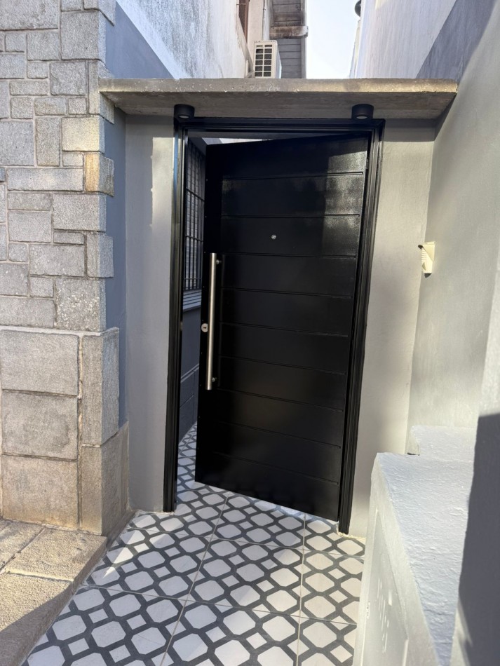 PH 3 ambientes con dependencia de servicio y patio en zona Chauvin