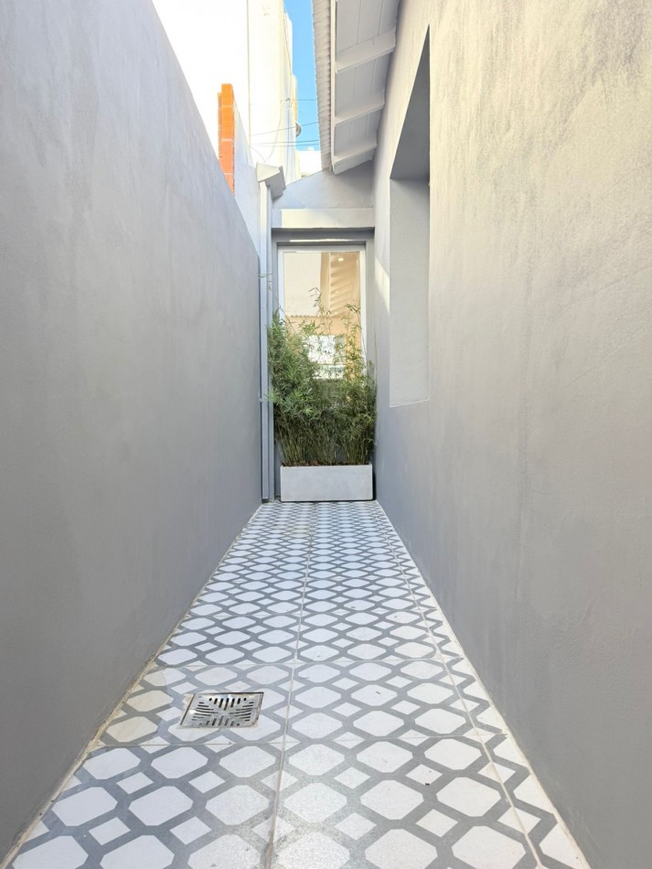 PH 3 ambientes con dependencia de servicio y patio en zona Chauvin