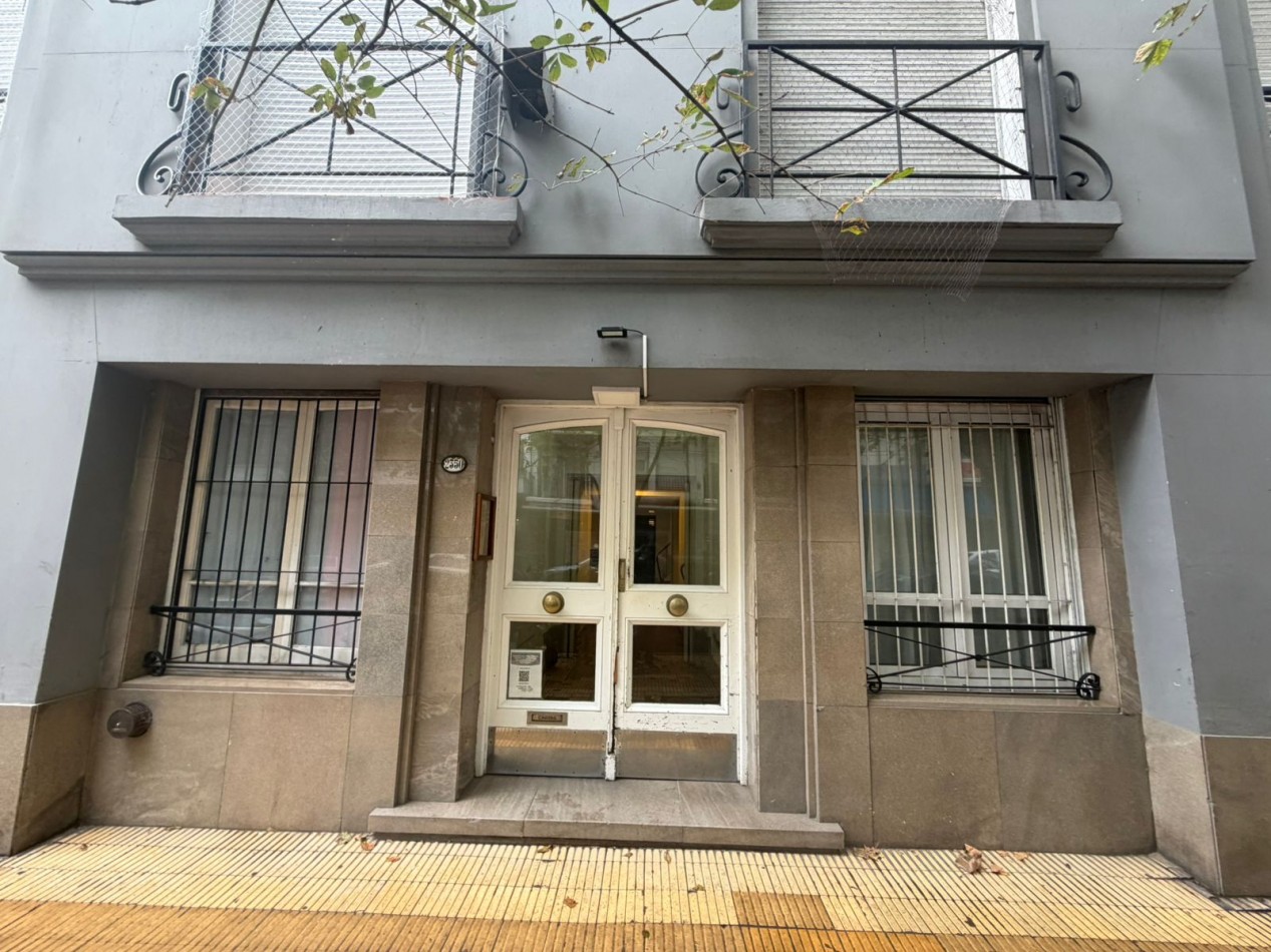 Departamento 3 ambientes con dos patios propios en venta