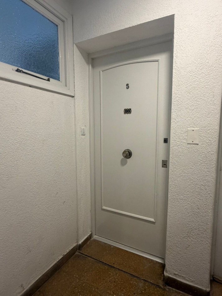 Departamento 3 ambientes con dos patios propios en venta