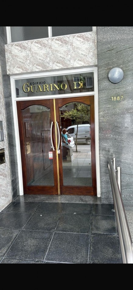 Departamento 3 ambientes con dos patios propios en venta