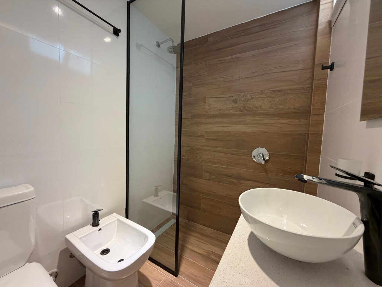 DEPARTAMENTO 2 AMBIENTES  A LA CALLE  CON BALCON 