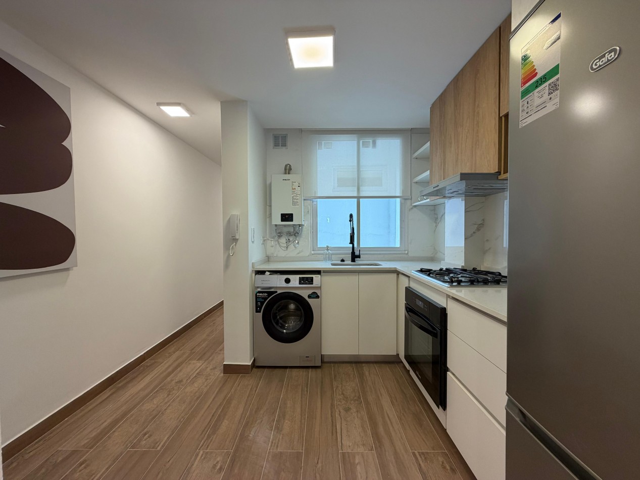 DEPARTAMENTO 2 AMBIENTES  A LA CALLE  CON BALCON 