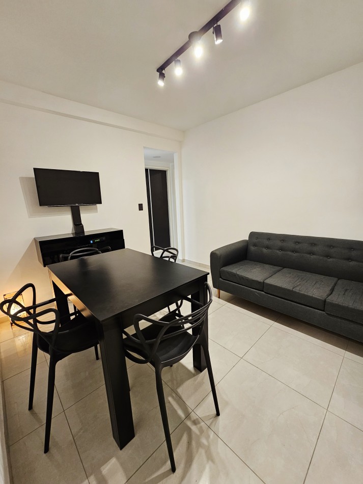 DEPARTAMENTO 2 AMBIENTES RECICLADO A NUEVO FRENTE A PLAZA MITRE