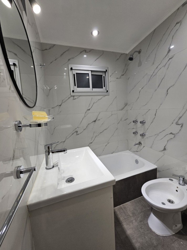 DEPARTAMENTO 2 AMBIENTES RECICLADO A NUEVO FRENTE A PLAZA MITRE